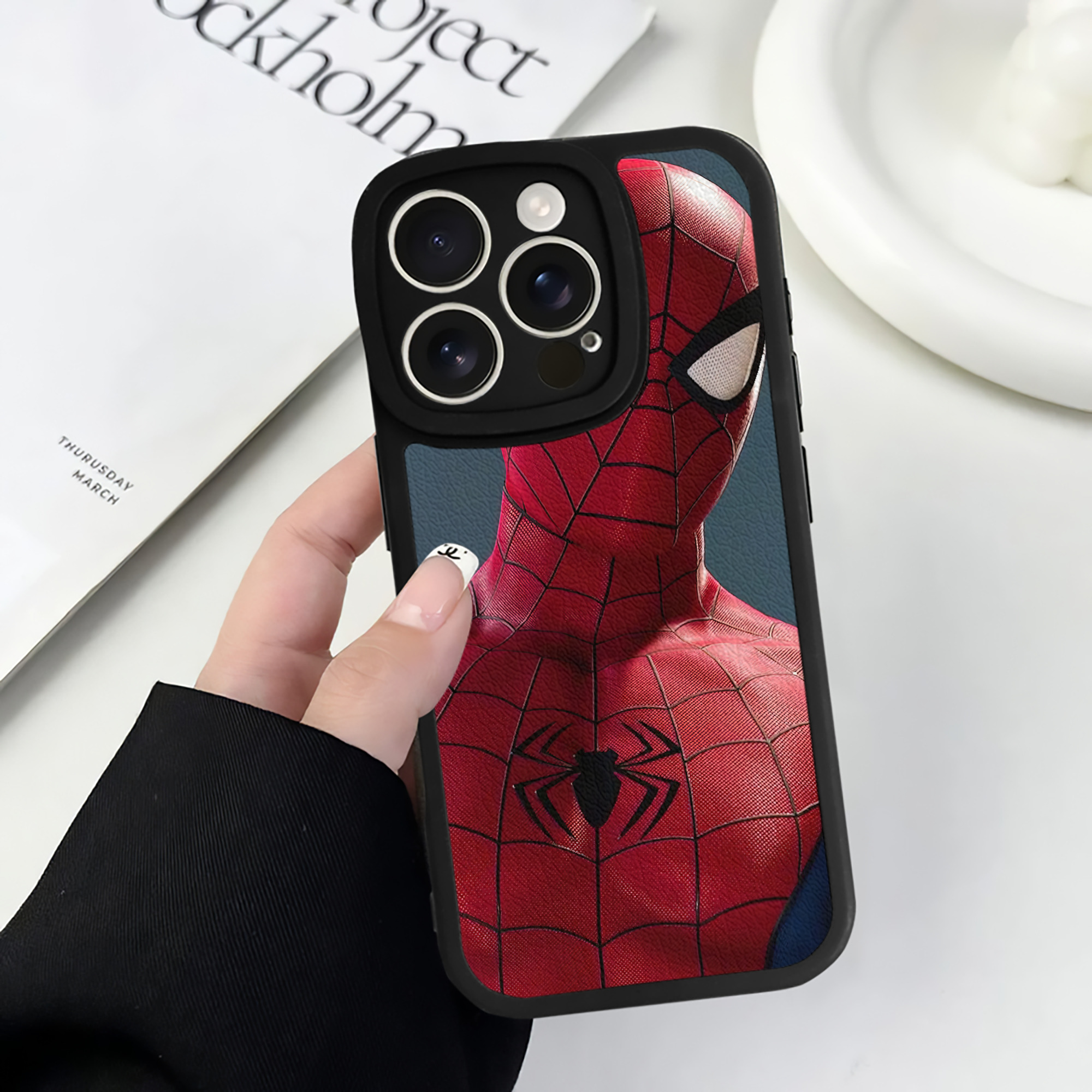 （画像用） Spider Man スパイダーマン 【iPhone 16シリーズ対応】シリコンスマホケース（レザー調） 材質：シリコン